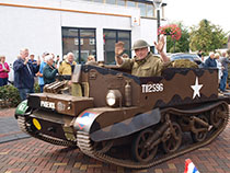 Vertrek van de Britse bevrijdingskolonne uit Mierlo.